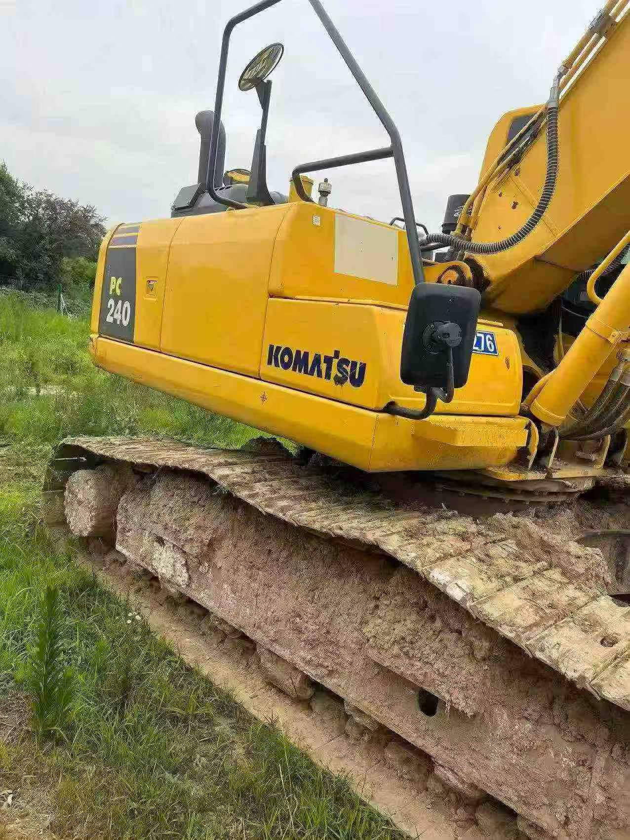 Buy Komatsu PC200 Used Excavator / 3 Buy Komatsu PC200 Used Excavator / 3
