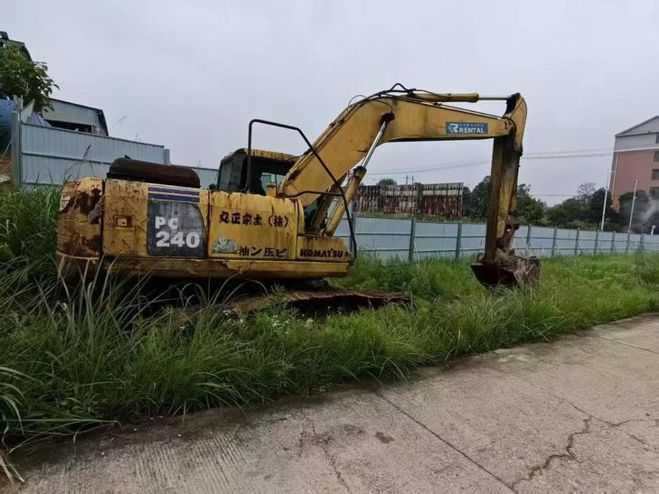 Buy Komatsu PC200-1 Used Excavator / 1