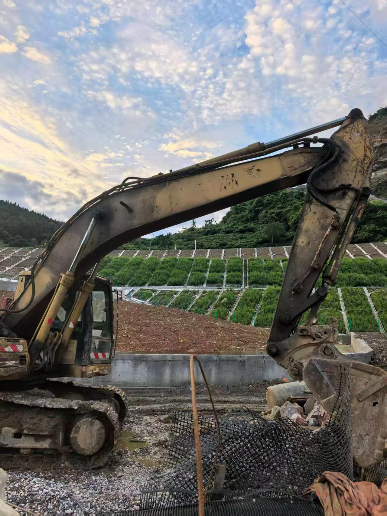 Buy Caterpillar 320B Used Excavator / 8