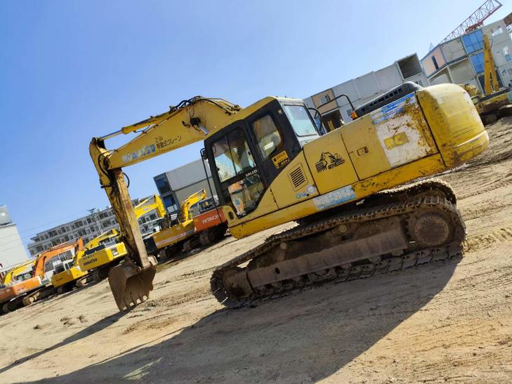 Buy Komatsu PC200-7 Used Excavator / 1