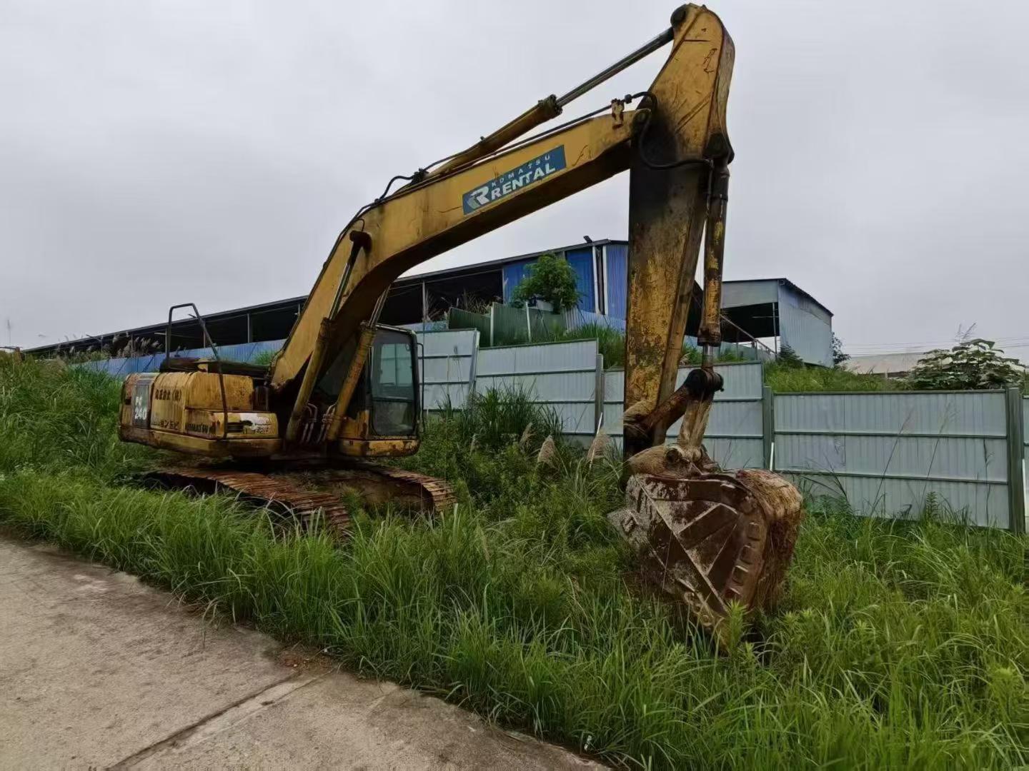 Buy Komatsu PC200-1 Used Excavator / 2 Buy Komatsu PC200-1 Used Excavator / 2