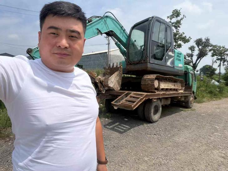 Buy Kobelco SK75 Used Excavator / 1