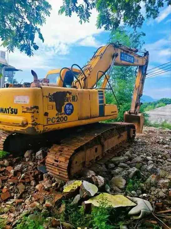 Buy Komatsu PC200-6 Used Excavator / 1