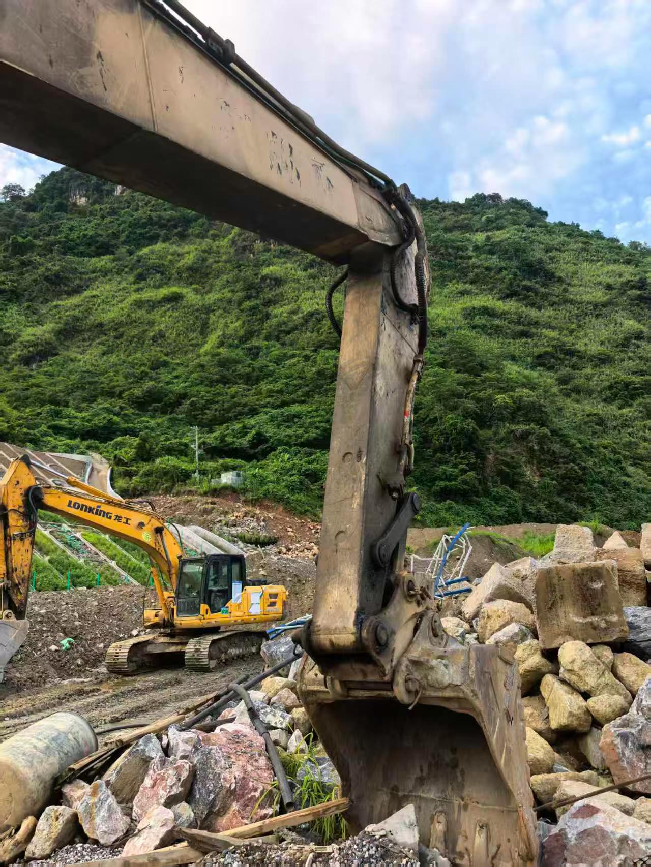 Buy Caterpillar 320B Used Excavator / 6