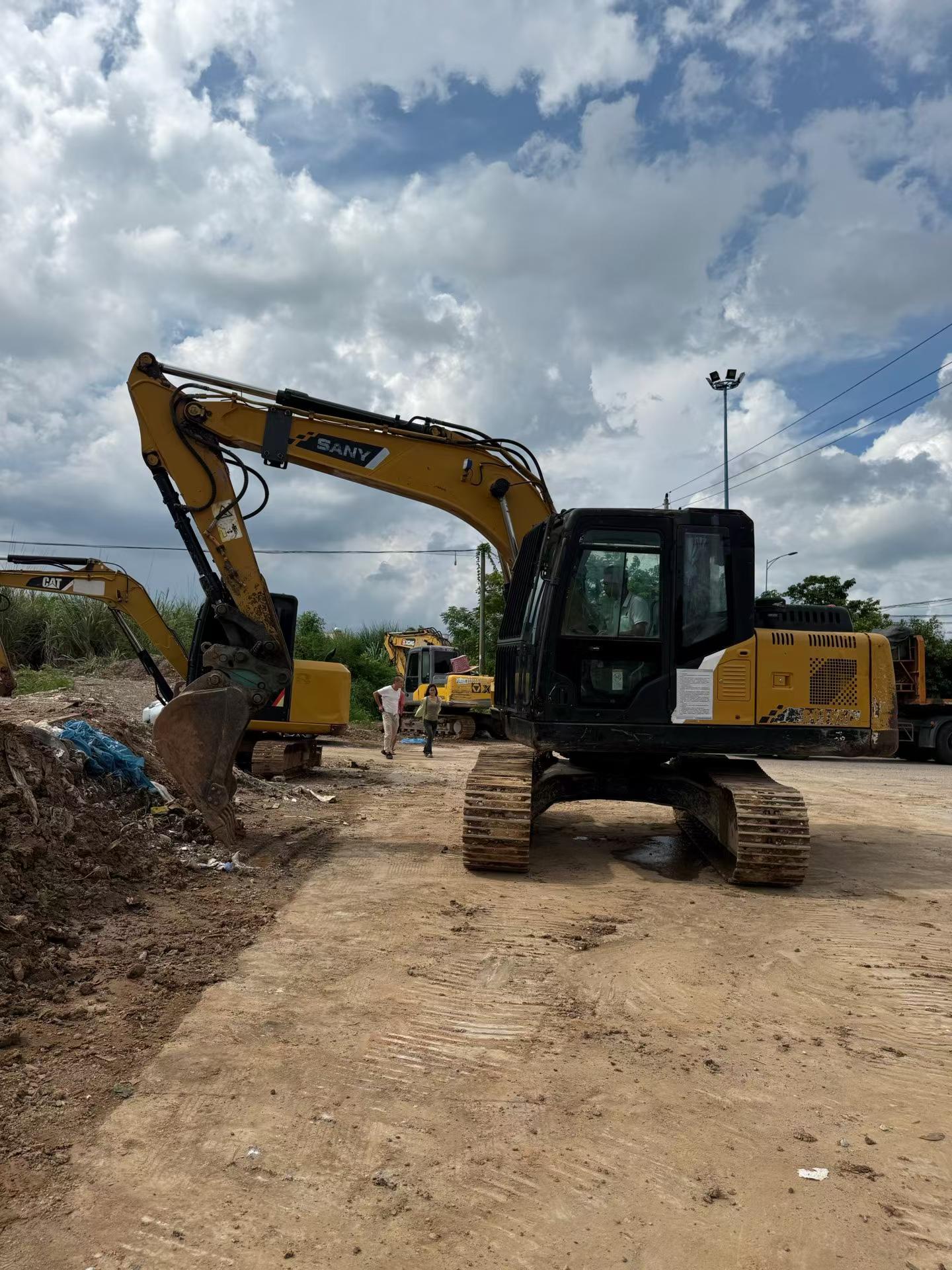 Buy Sany SY115C Used Excavator / 1