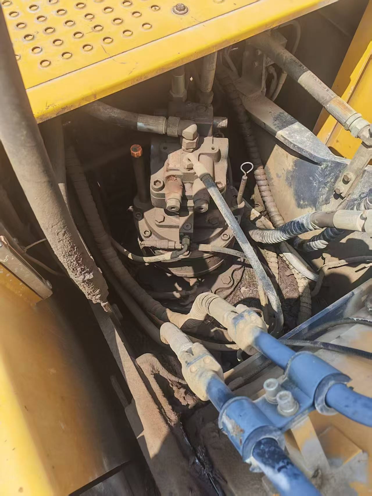 Buy XCMG XE200 Used Excavator / 4