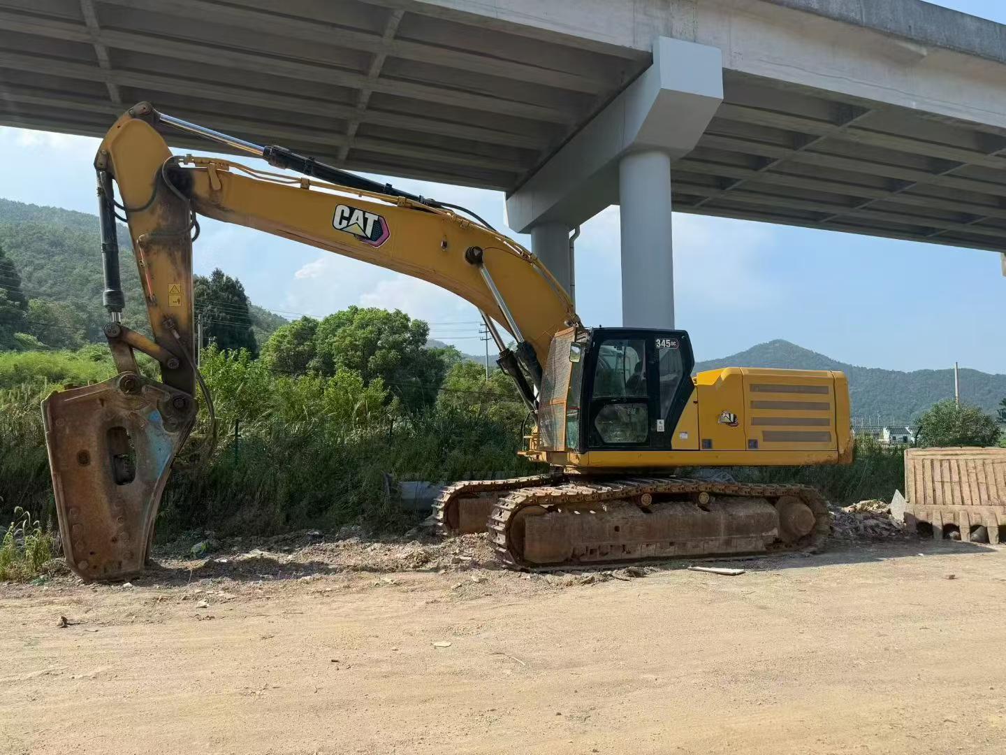 Buy Caterpillar 345B Used Excavator / 1