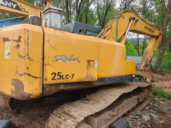 Buy Hyundai R225-7 Used Excavator / 1