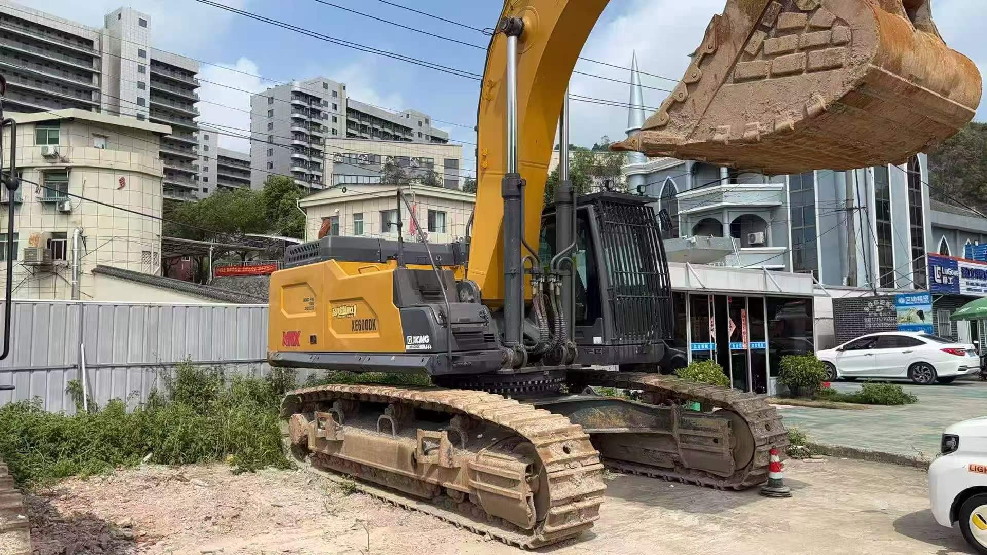 Buy XCMG XE600DK Used Excavator / 1