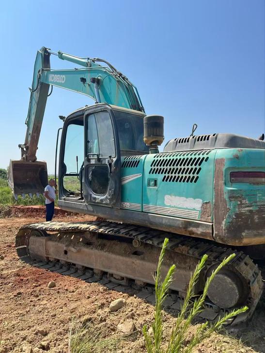 Buy Kobelco SK210 Used Excavator / 1