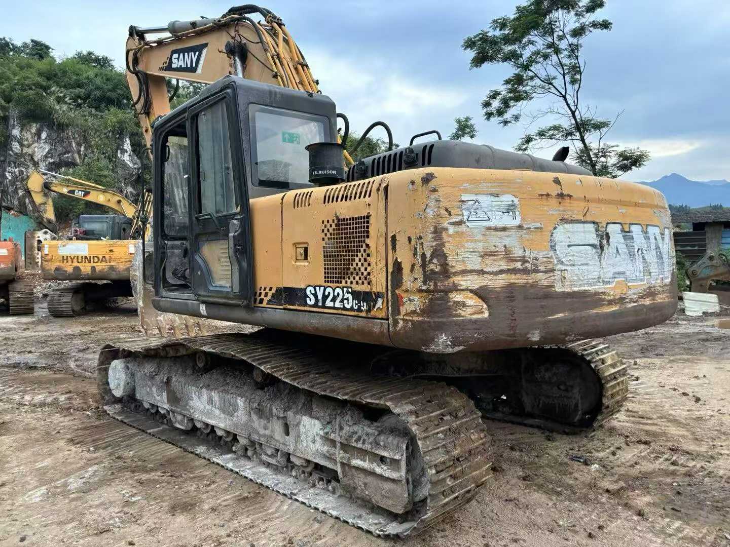 Buy Sany SY225C-8 Used Excavator / 1