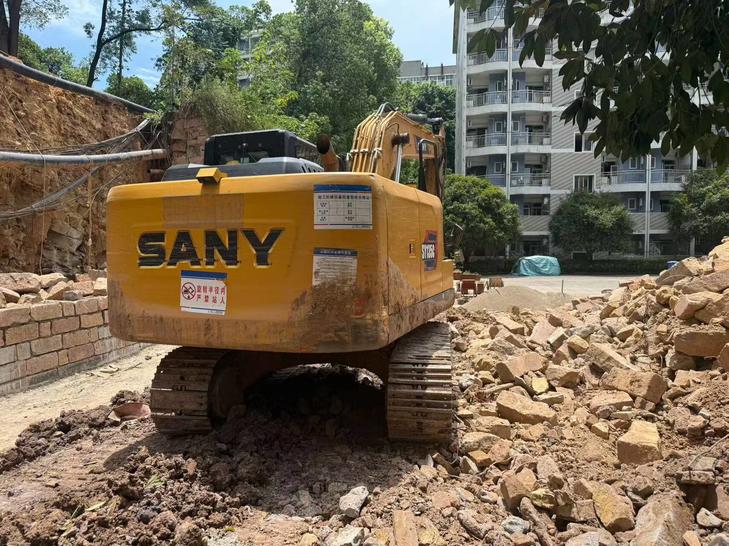 Buy Sany SY135 Used Excavator / 1