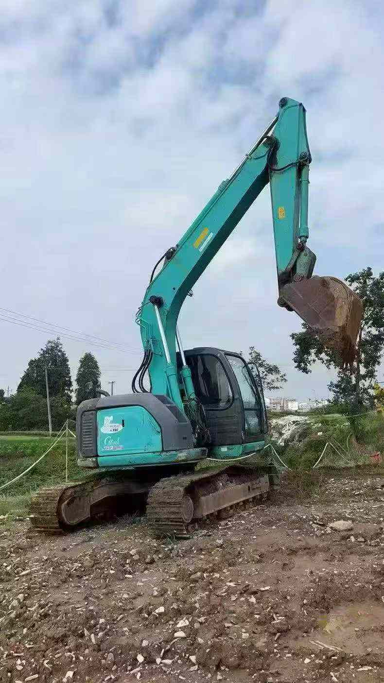 Buy Kobelco SK135 Used Excavator / 2 Buy Kobelco SK135 Used Excavator / 2