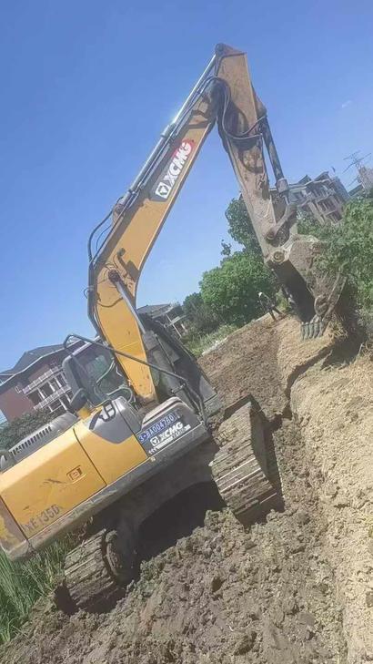 Buy XCMG XE135B Used Excavator / 1