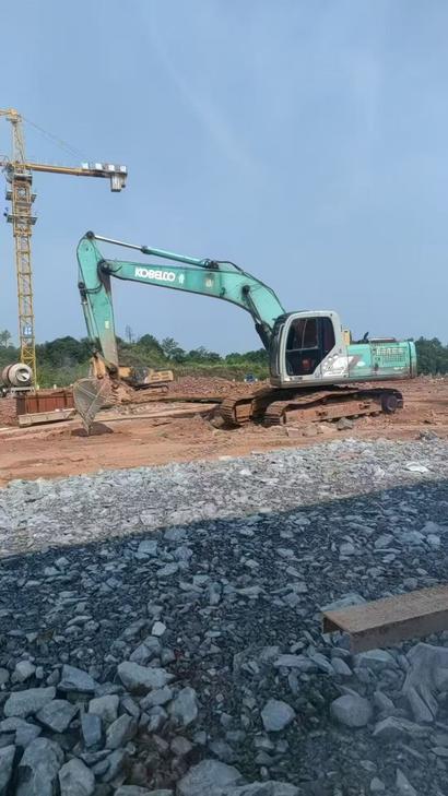 Buy Kobelco SK200-2 Used Excavator / 1