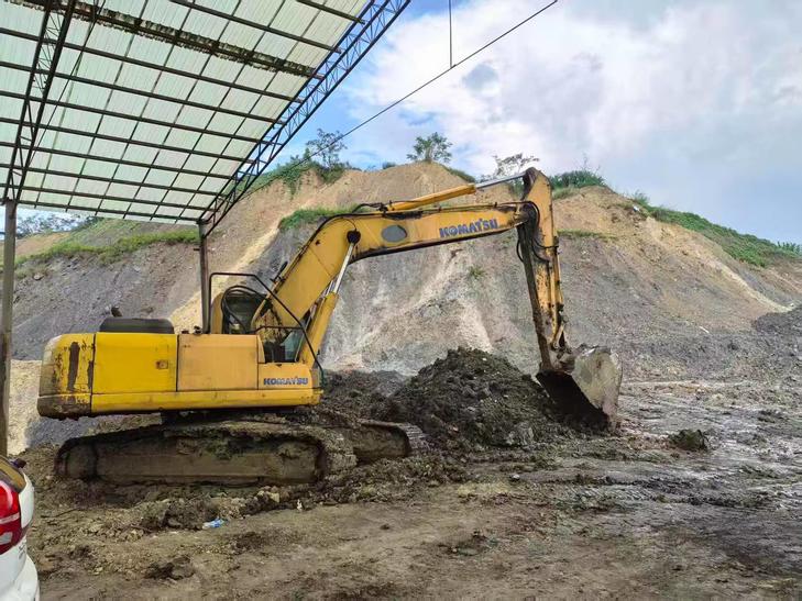 Buy Komatsu PC240-6 Used Excavator / 1