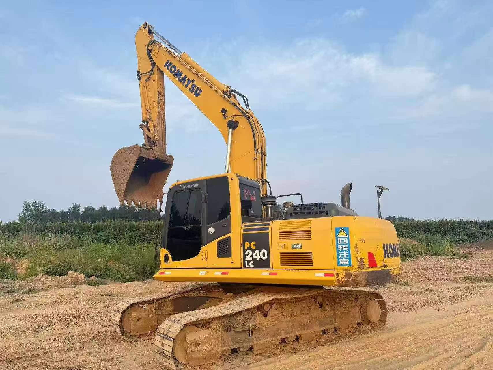 Buy Komatsu PC240-6 Used Excavator / 5