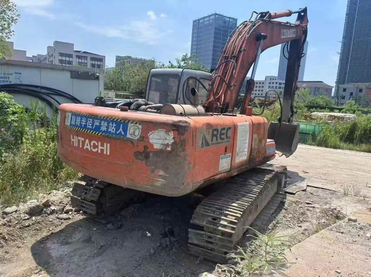 Buy Hitachi EX200-5 Used Excavator / 1