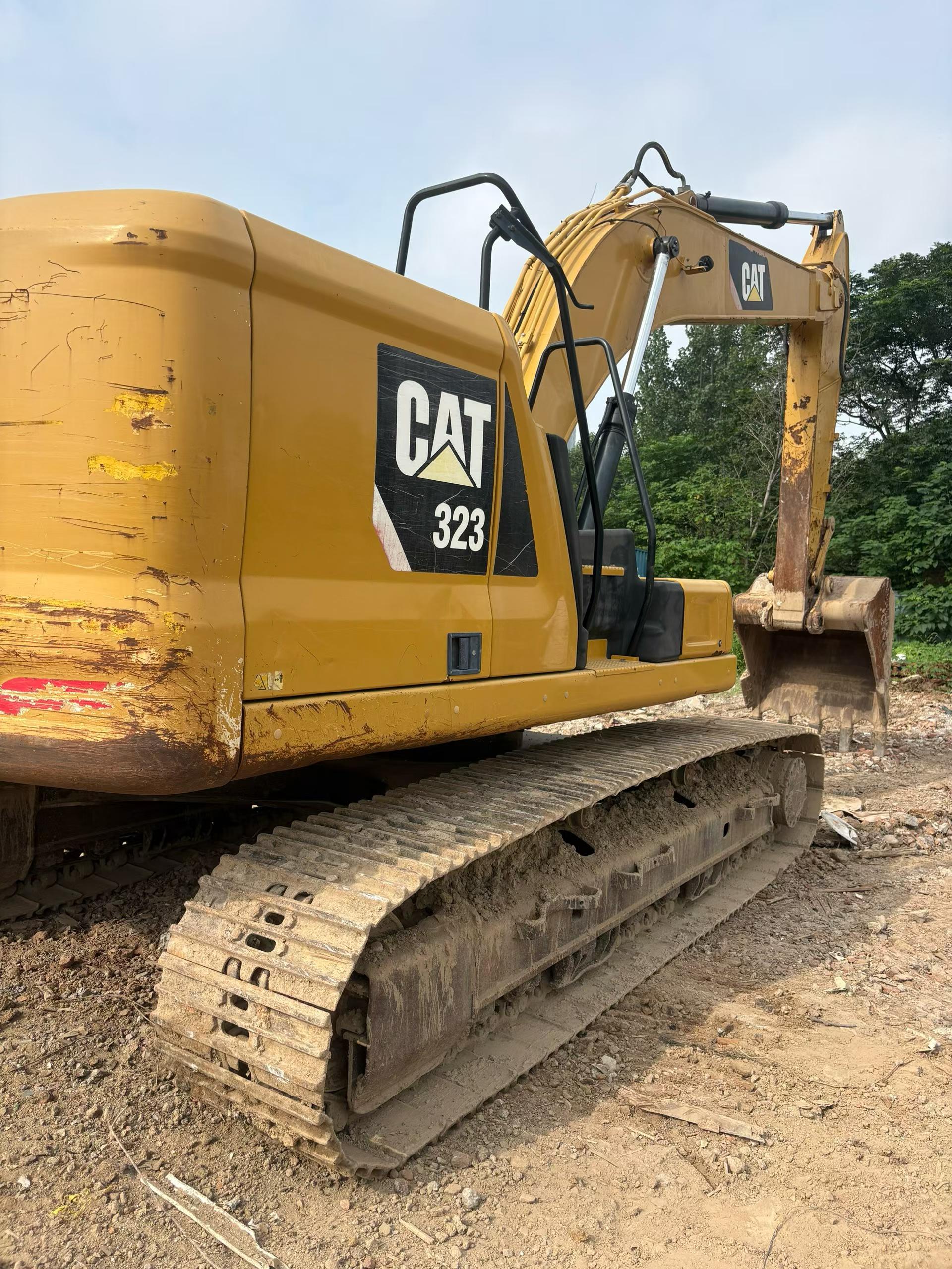 Buy Caterpillar 323 Used Excavator / 3 Buy Caterpillar 323 Used Excavator / 3