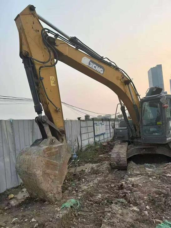 Buy XCMG XE205DA Used Excavator / 1