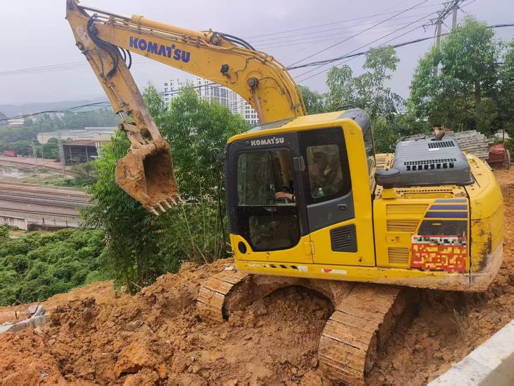 Buy Komatsu PC130-8 Used Excavator / 1