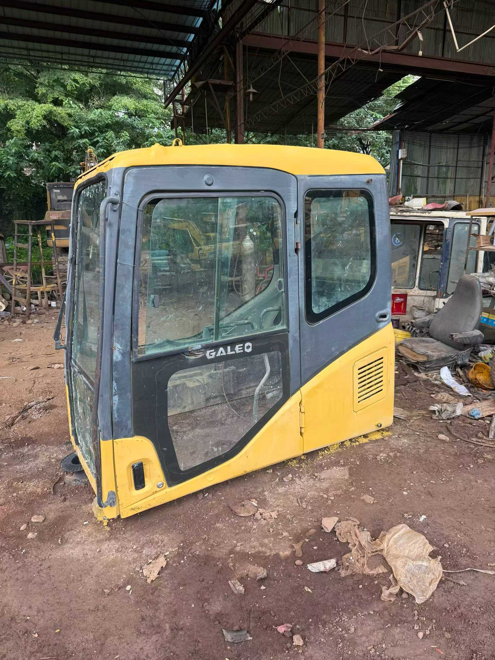 Buy Komatsu PC200-7 Used Excavator / 3