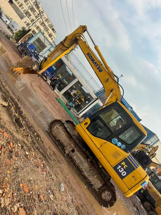 Buy Komatsu PC130-7 Used Excavator / 1