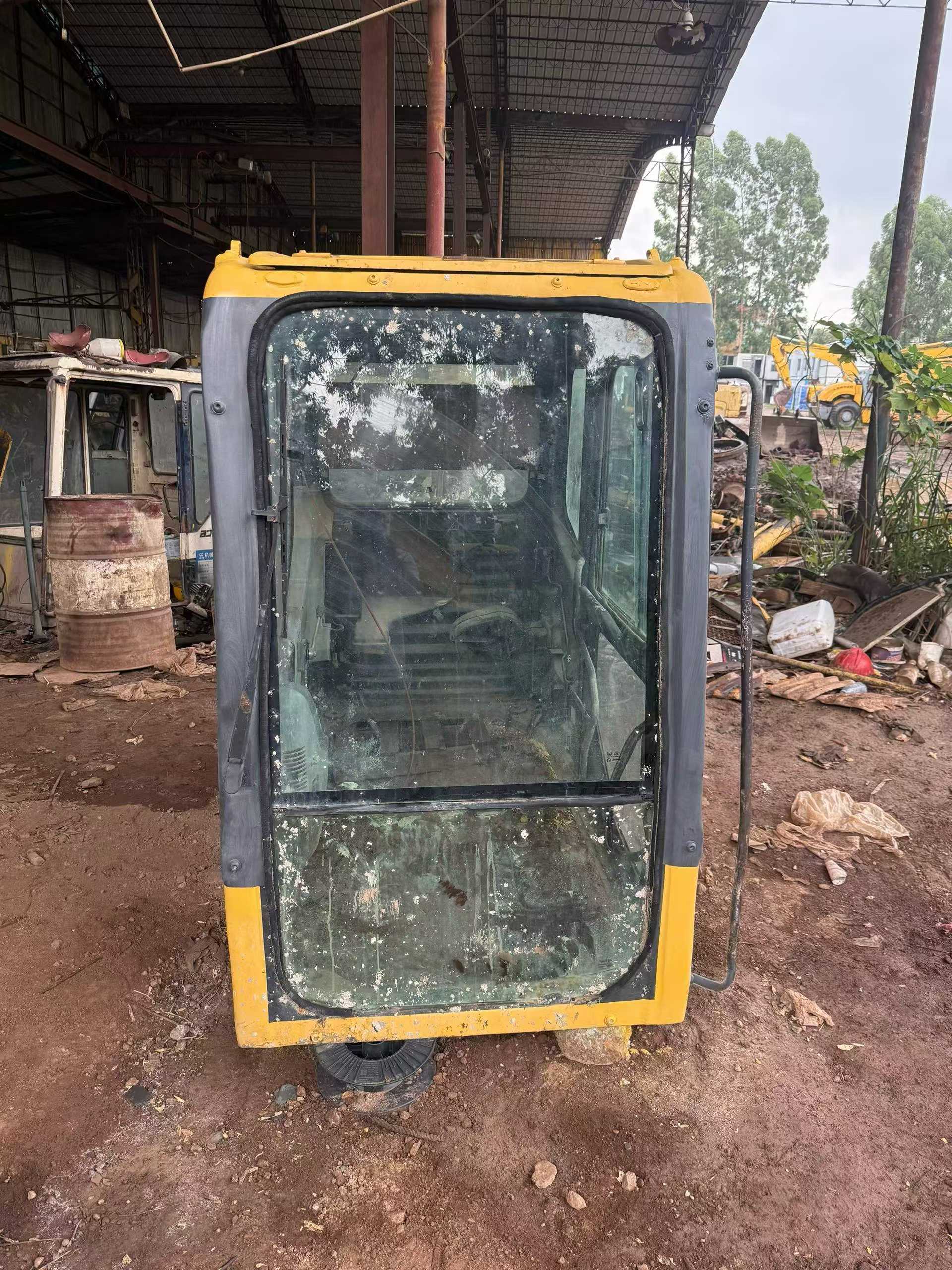 Buy Komatsu PC200-7 Used Excavator / 2