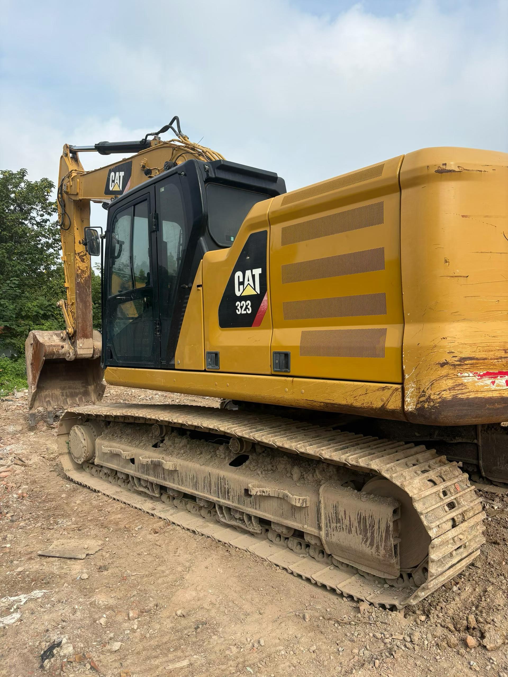 Buy Caterpillar 323 Used Excavator / 1
