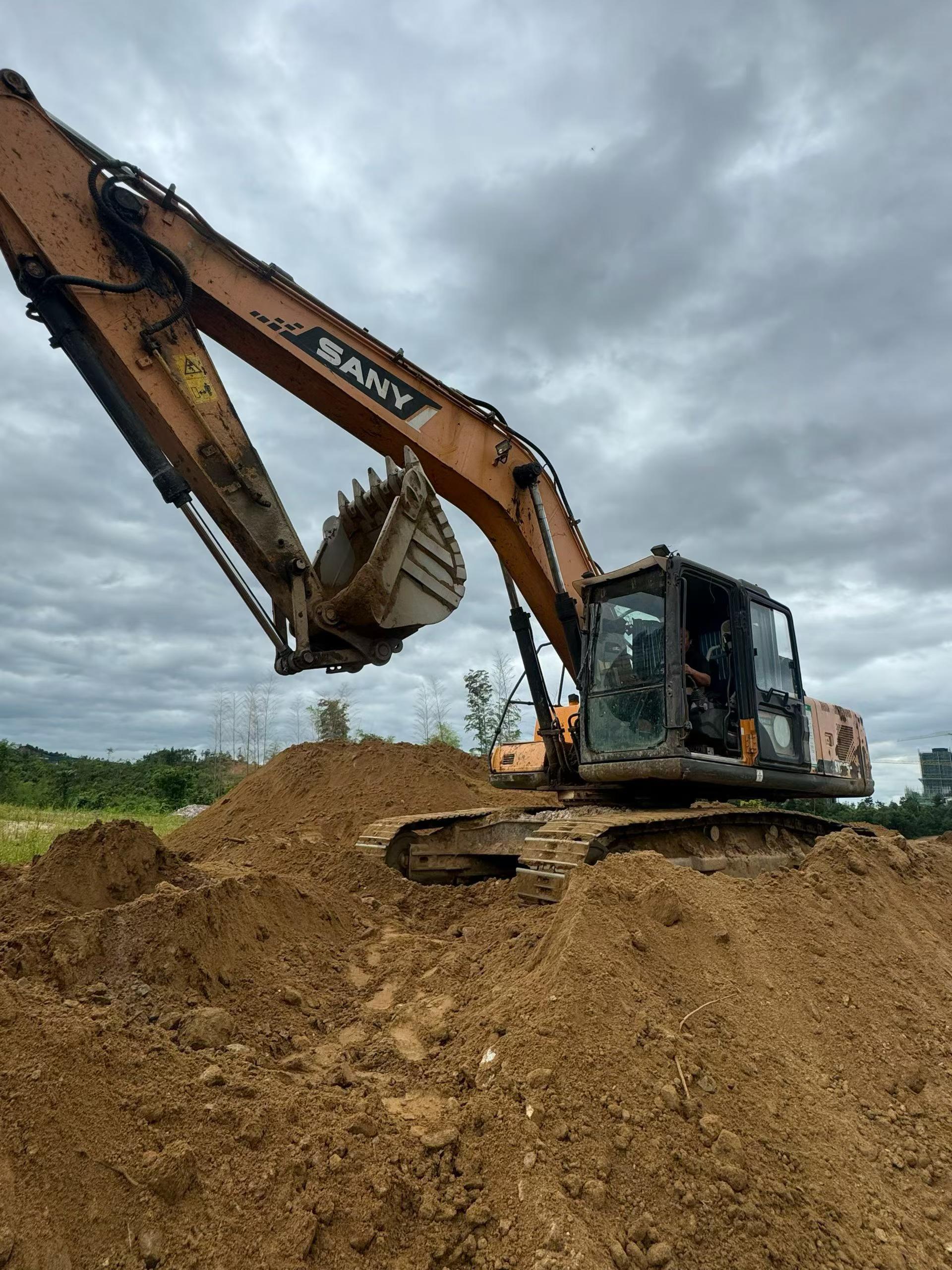 Buy Sany SY215C Used Excavator / 5