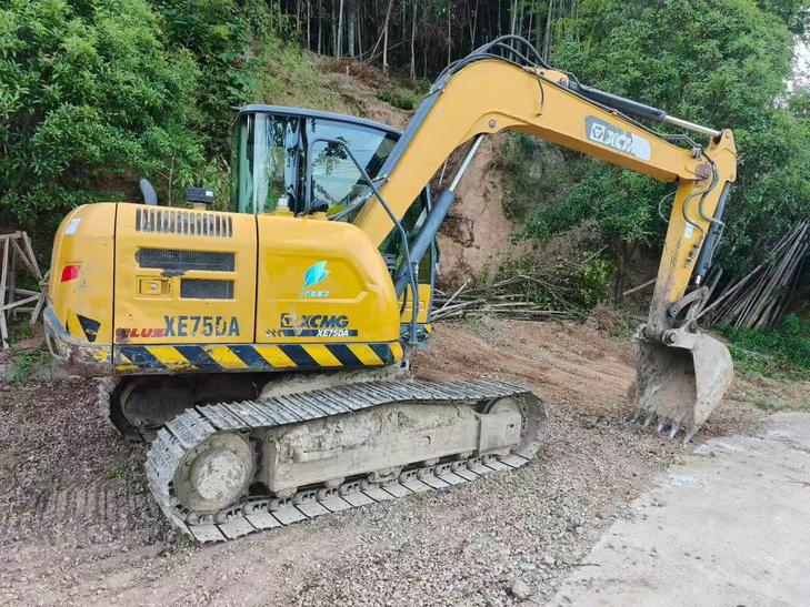 Buy XCMG XE75DA Used Excavator / 1