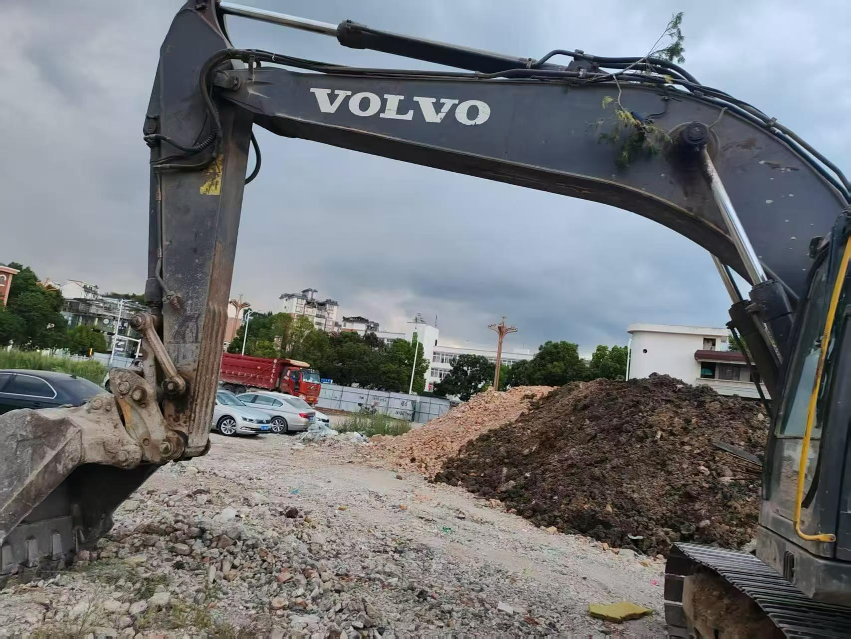 Buy Volvo EC200 Used Excavator / 1