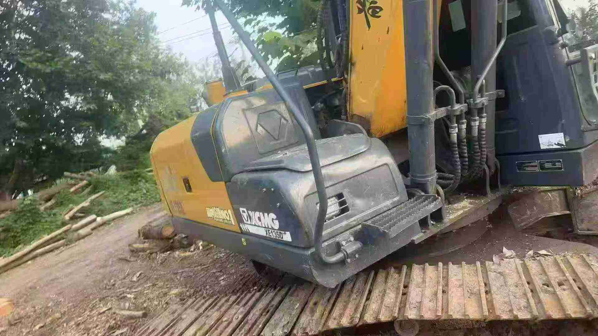 Buy XCMG XE135B Used Excavator / 2