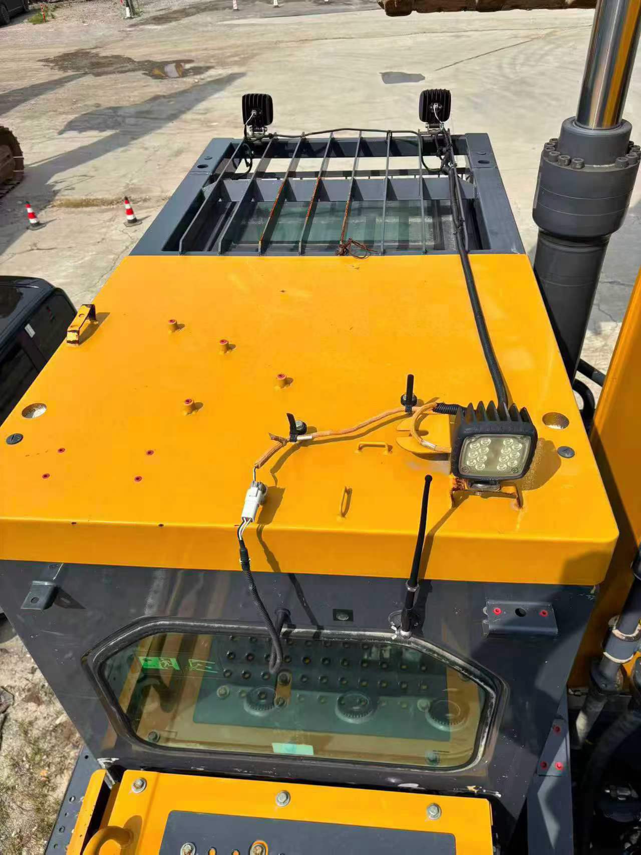 Buy XCMG XE600DK Used Excavator / 6 Buy XCMG XE600DK Used Excavator / 6