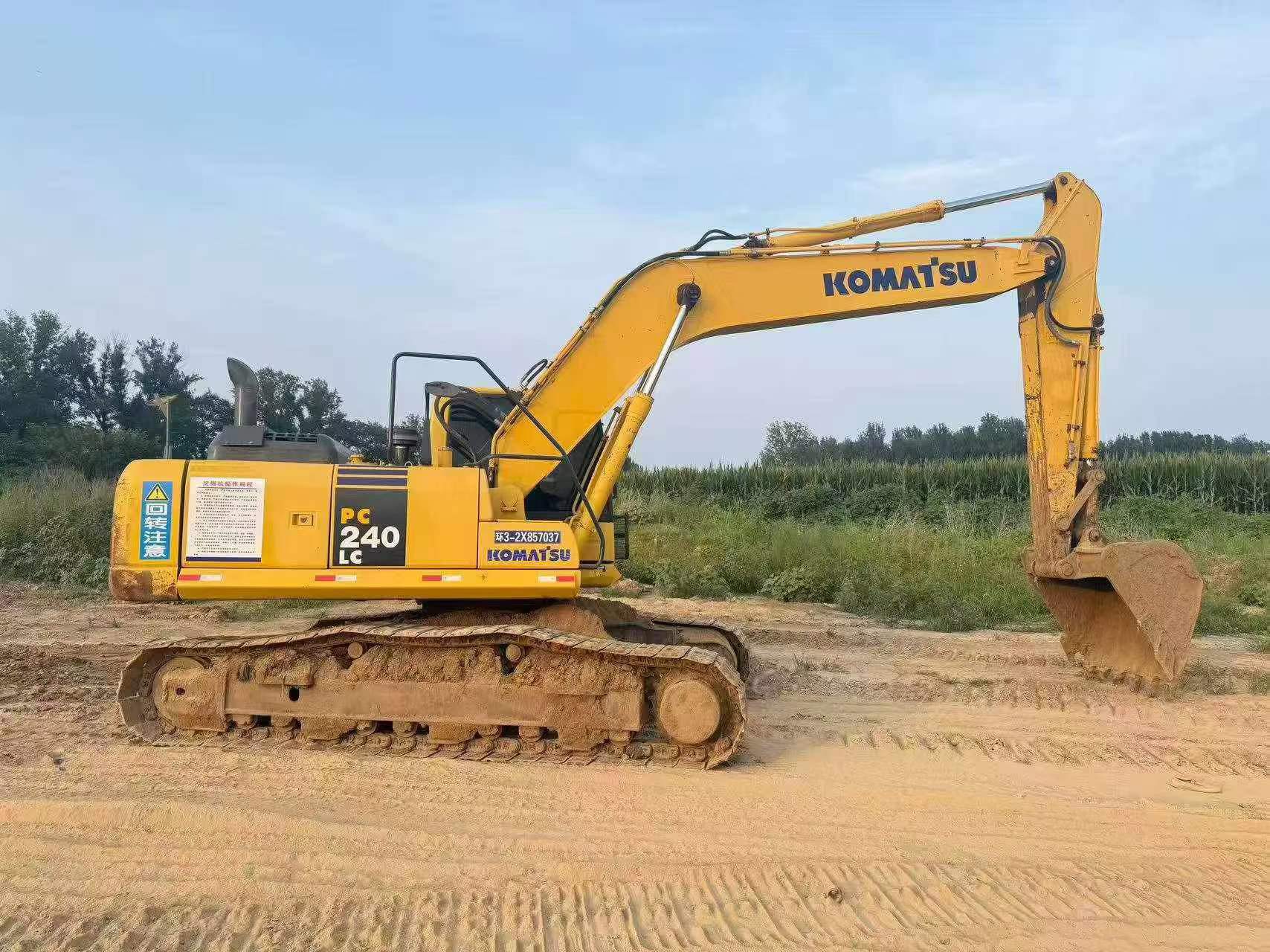 Buy Komatsu PC240-6 Used Excavator / 2