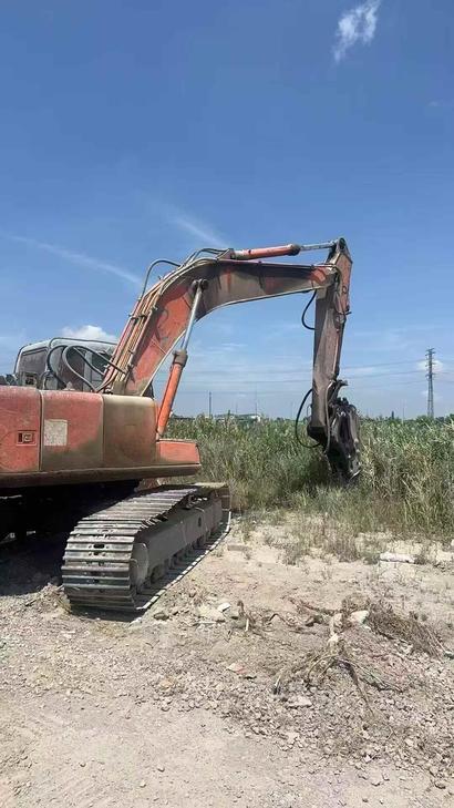 Buy Hitachi EX200-5 Used Excavator / 1