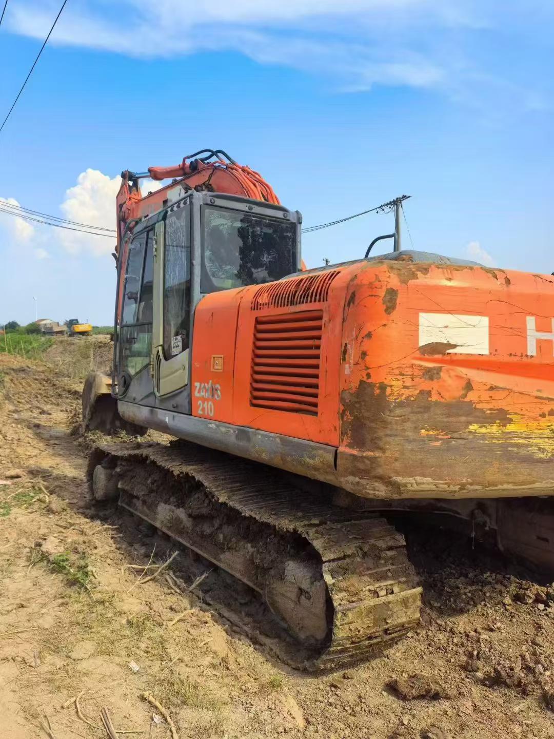 Buy Hitachi EX200-3 Used Excavator / 4 Buy Hitachi EX200-3 Used Excavator / 4
