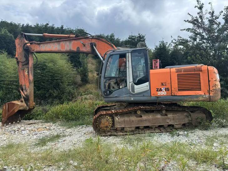 Buy Hitachi EX200-3 Used Excavator / 1