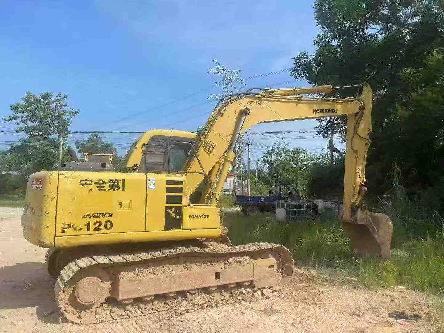 Buy Komatsu PC120-6 Used Excavator / 2 Buy Komatsu PC120-6 Used Excavator / 2