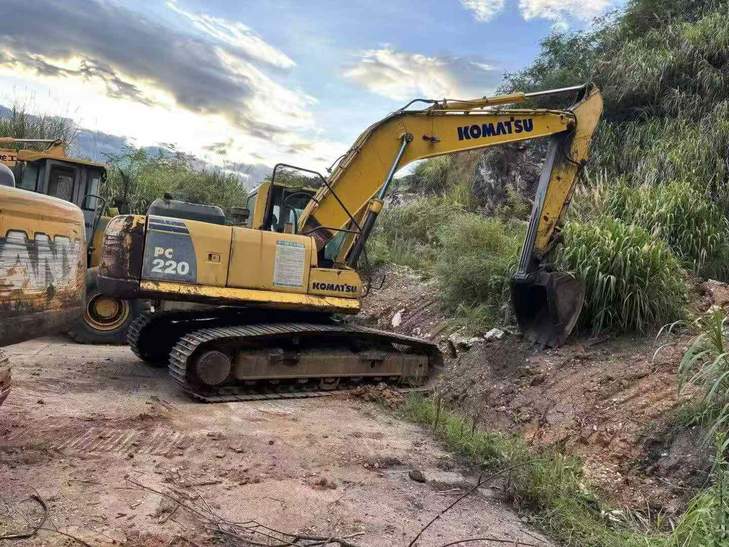 Buy Komatsu PC200-8 Used Excavator / 1
