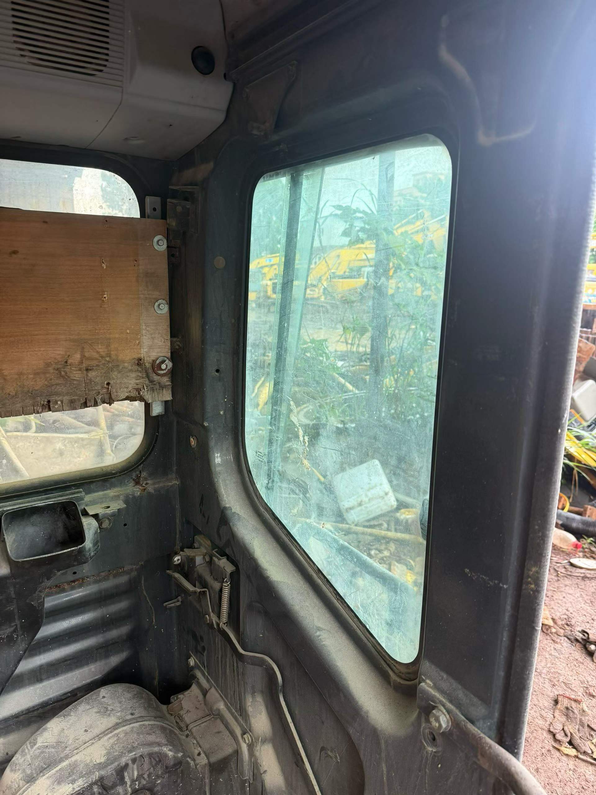 Buy Komatsu PC200-7 Used Excavator / 9