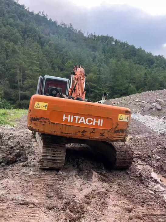 Buy Hitachi EX200-5 Used Excavator / 1
