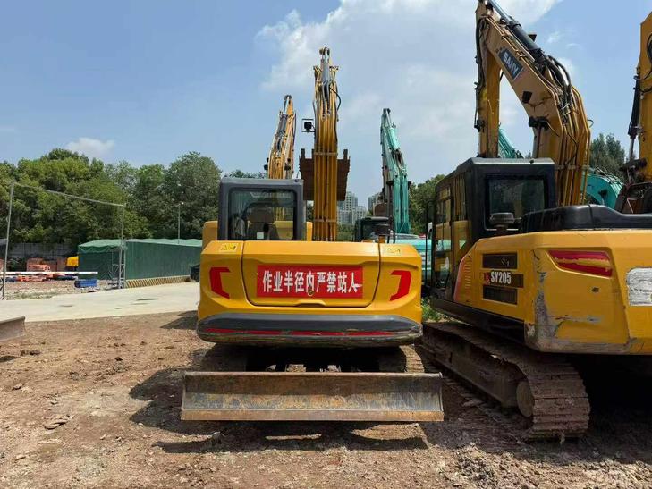 Buy XCMG XE75C Used Excavator / 1