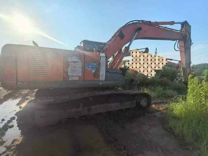 Buy Hitachi EX200-3 Used Excavator / 1
