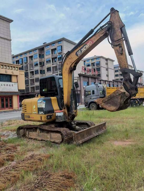 Buy XCMG XE60 Used Excavator / 1