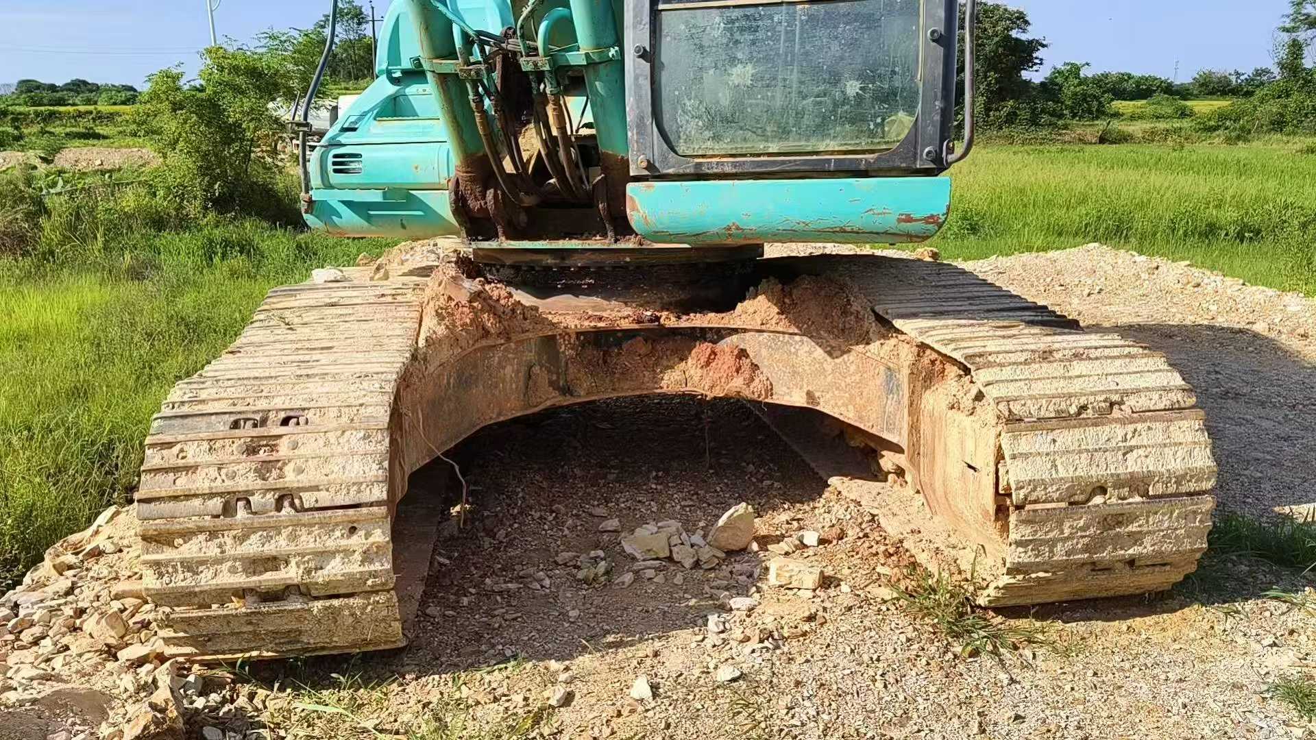 Buy Kobelco SK200 Used Excavator / 6 Buy Kobelco SK200 Used Excavator / 6