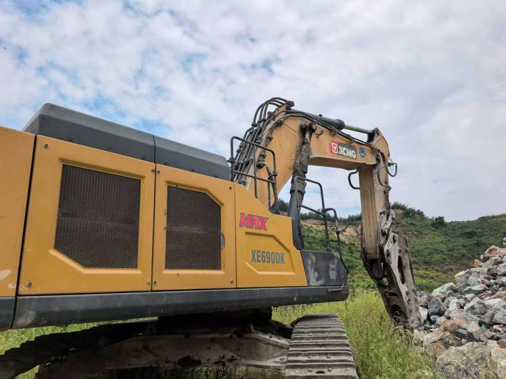 Buy XCMG XE690DK Used Excavator / 1