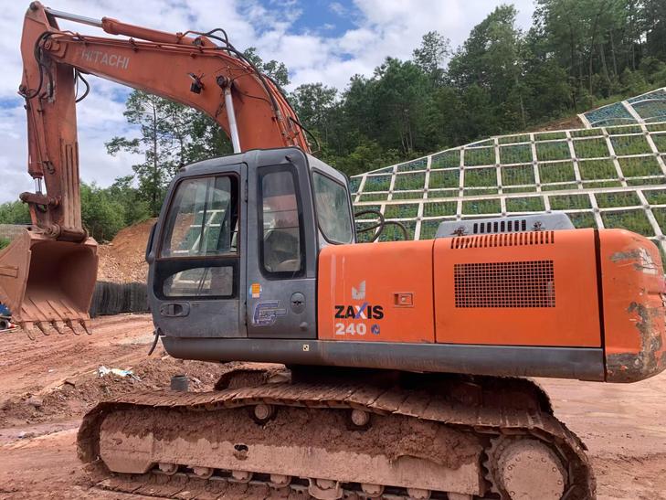 Buy Hitachi ZX240-3G Used Excavator / 1