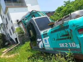 Buy Kobelco SK210 Used Excavator / 3 Buy Kobelco SK210 Used Excavator / 3