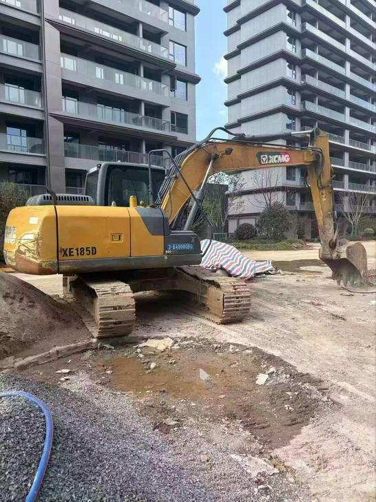 Buy XCMG XE135B Used Excavator / 1